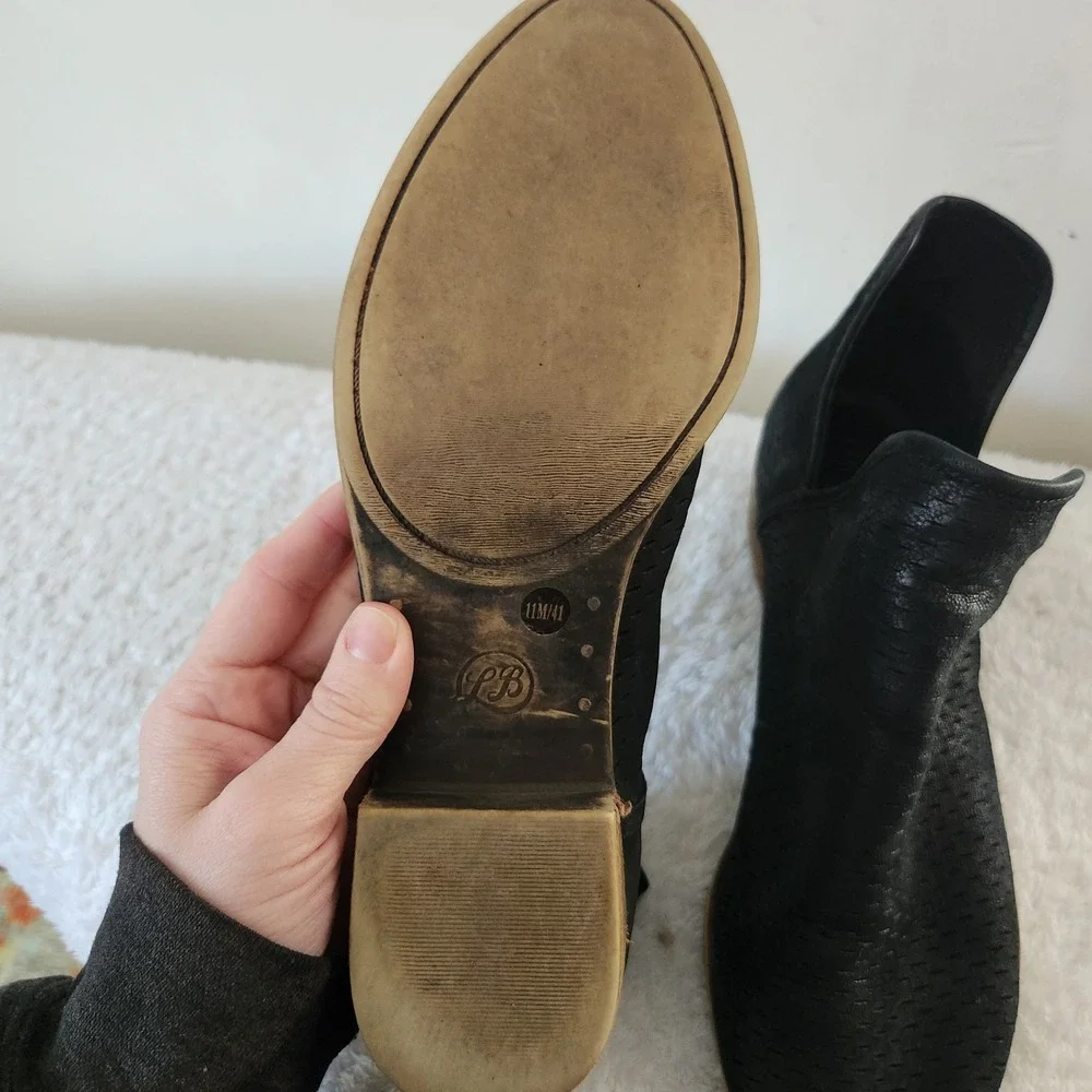Lucky Brand Basel Black Perforated Leather Ankle Booties V-Cutout‎ Size 11M/41